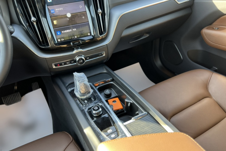 沃尔沃XC60 2025款 B5 四驱智逸豪华版中控内饰7006