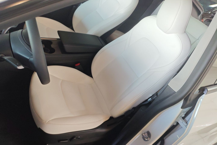 特斯拉 Model Y 2022款 Performance高性能全轮驱动版中控内饰19