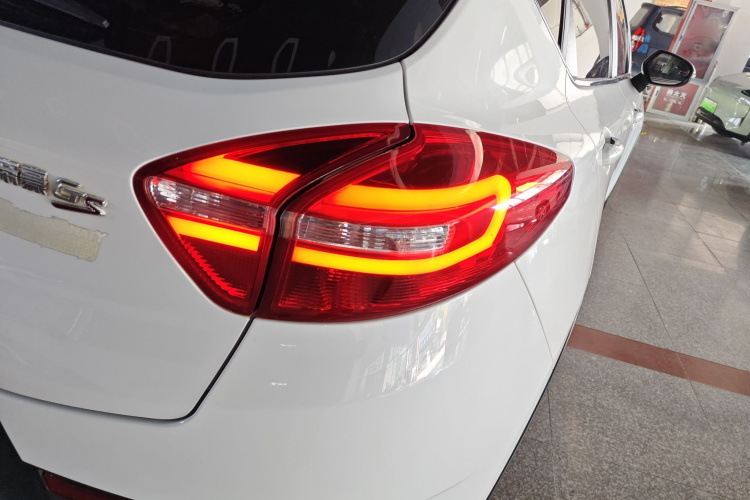 吉利汽车 帝豪GS 2016款 运动版 1.8L 自动领尚型车身外观6006