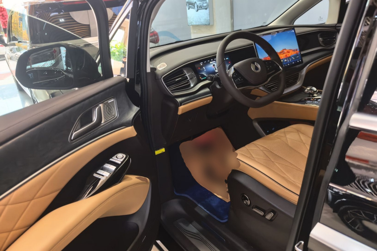 腾势D9 2024款 DM-i 1050 尊享型中控内饰7003