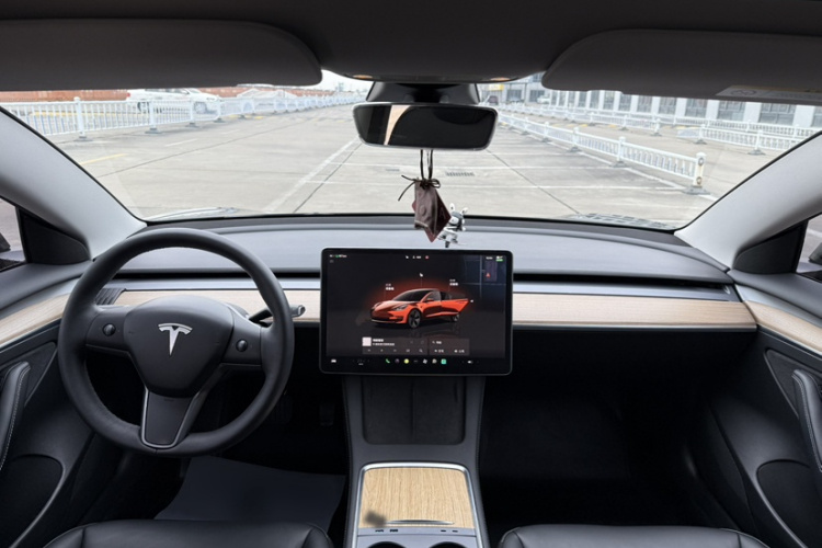 特斯拉 Model 3 2022款 后轮驱动版中控内饰7002