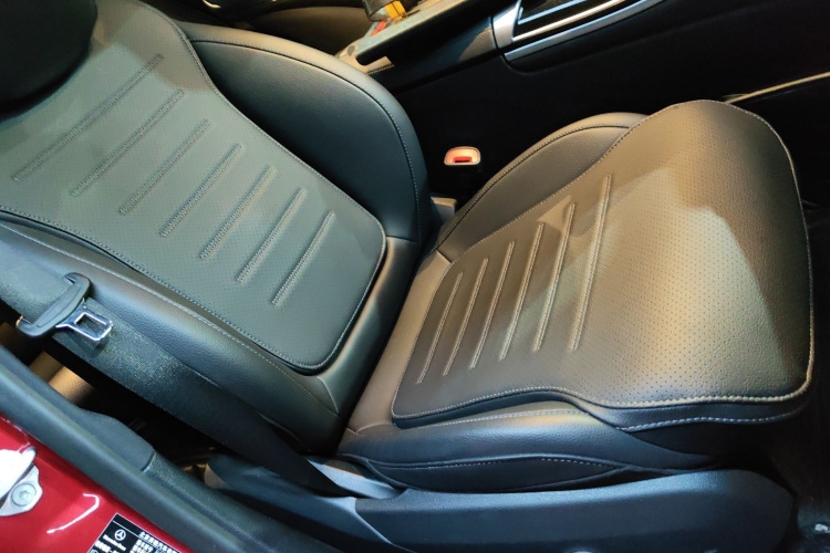 奔驰C级 2023款 改款 C 200 L 运动版局部细节41