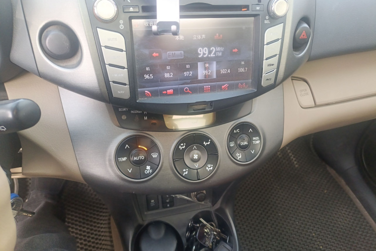 丰田 RAV4荣放 2011款 2.0L 自动豪华版局部细节16