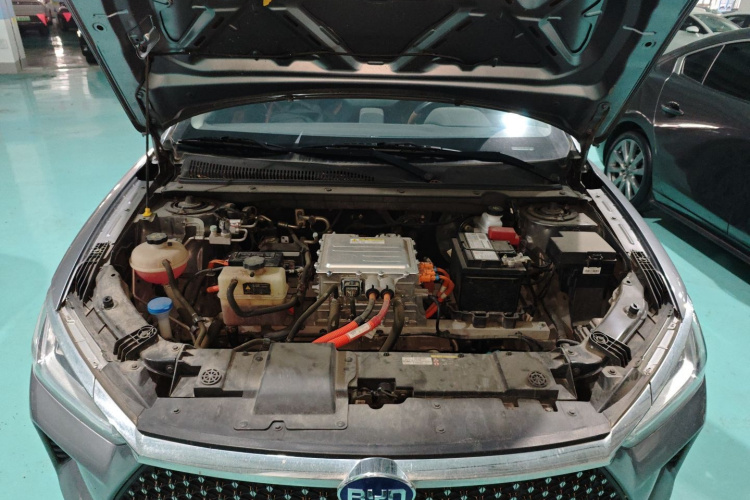 比亚迪e2 2021款 豪华型机舱底盘24