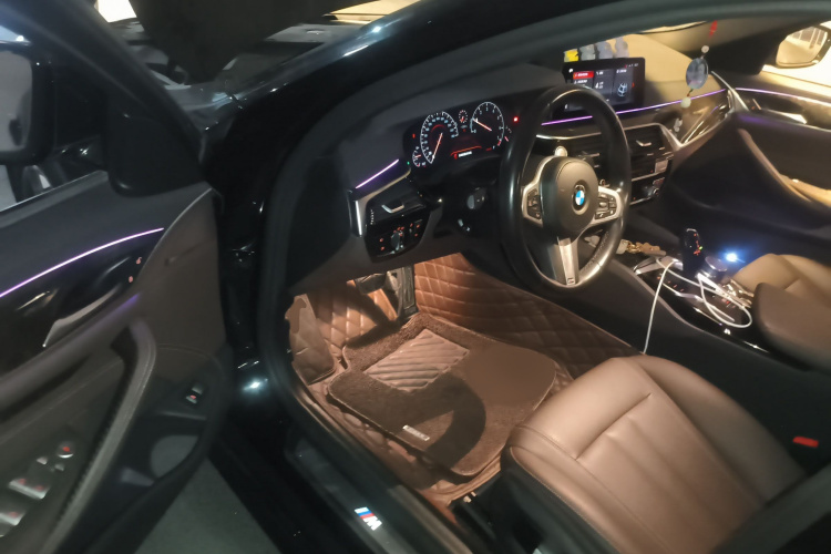 宝马5系 2019款 525Li M运动套装中控内饰7003