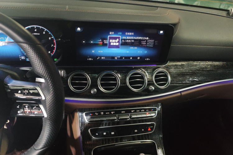 奔驰E级 2021款 改款 E 300 L 运动时尚型局部细节16