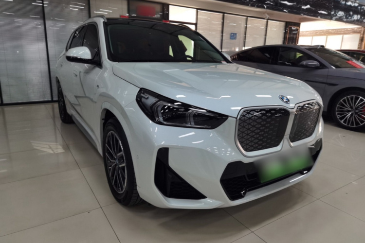 宝马iX1 2023款 eDrive25L M运动套装车身外观3