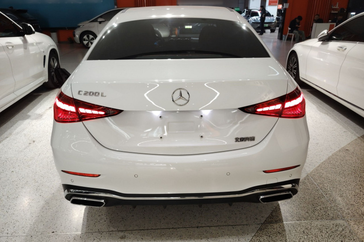 奔驰C级 2022款 改款 C 200 L 运动版车身外观6