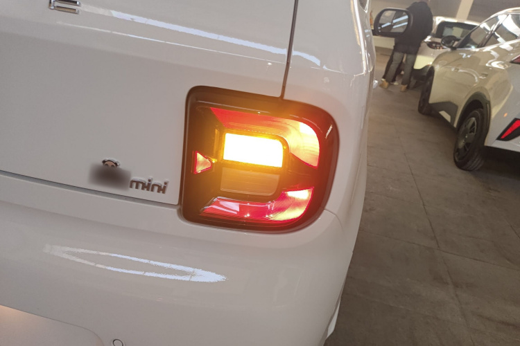 吉利银河 熊猫 2025款 210km 元气熊车身外观9