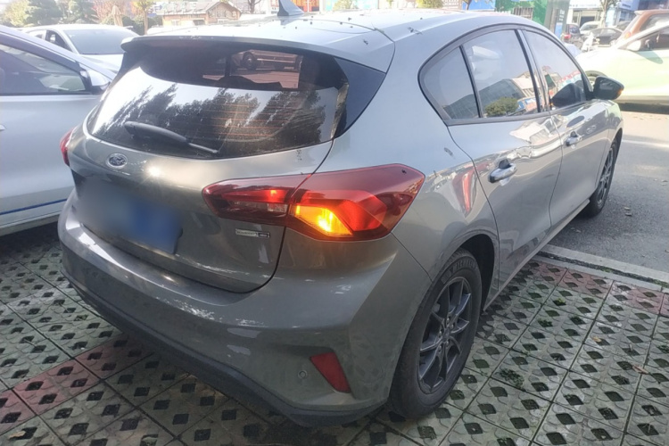 福特 福克斯 2022款 两厢 EcoBoost 180 自动竞速版车身外观6005