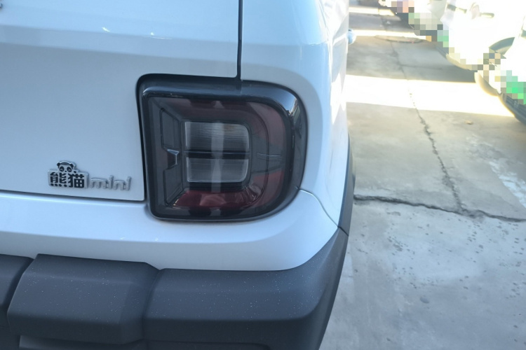 吉利银河 2025款 210km 熊猫骑士车身外观6006