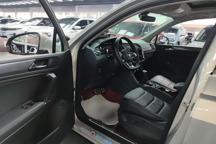 大众 途观L 2021款 330TSI 自动两驱R-Line越享版中控内饰7003