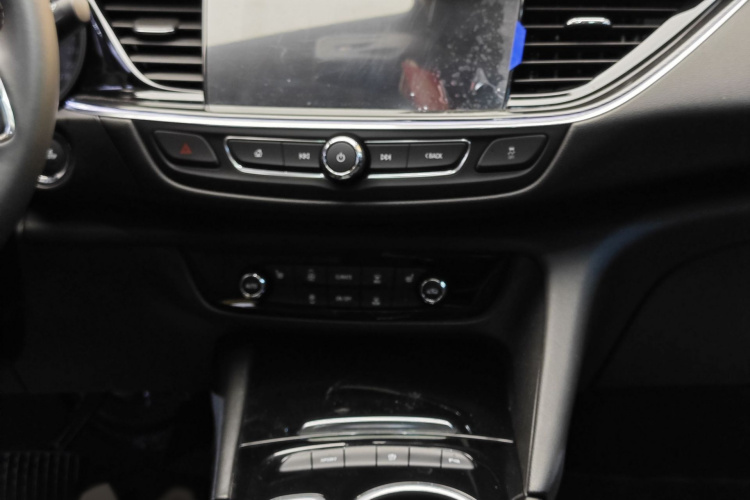 别克 君威 2024款 25T 超享版中控内饰7007