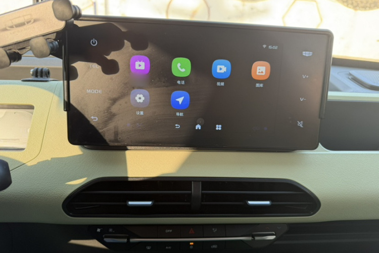 吉利银河 2024款 熊猫mini 200km 耐力熊中控内饰7001