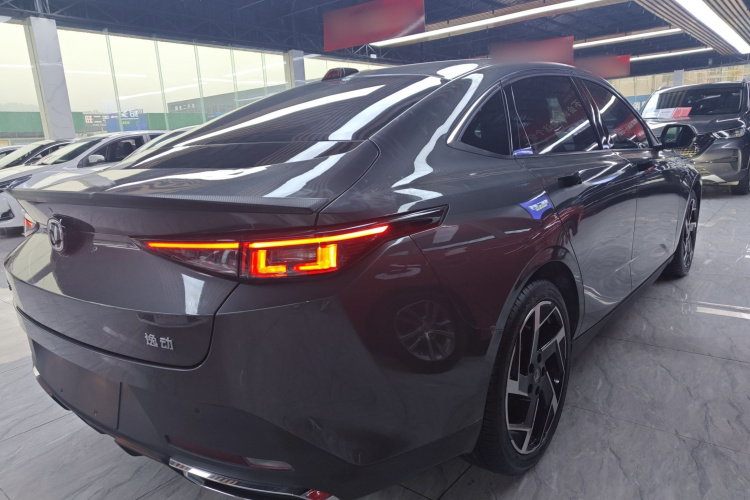 长安 逸达 2023款 蓝鲸NE 1.5T GDI DCT旗舰型车身外观6005