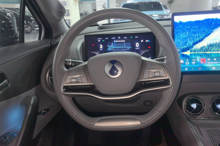 腾势N8 2023款 四驱超混旗舰七座版局部细节13