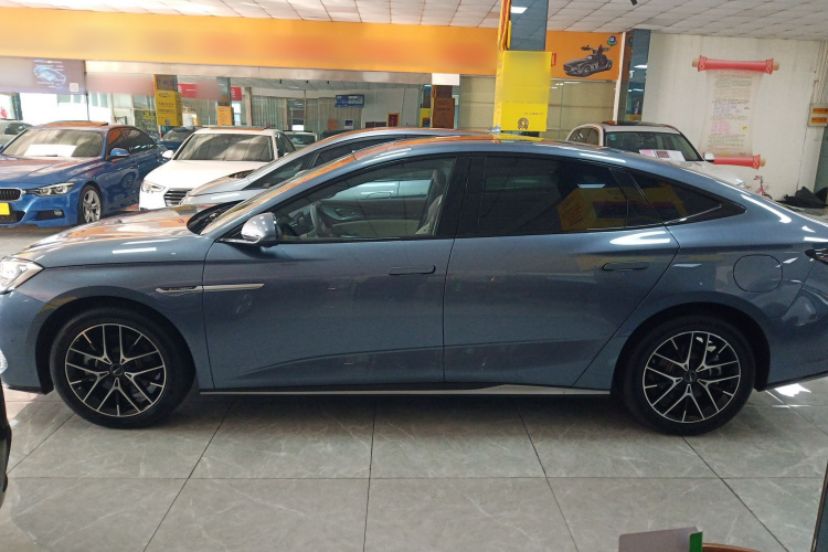 比亚迪 海豹 2023款 DM-i 1.5T 121km 旗舰型车身外观4