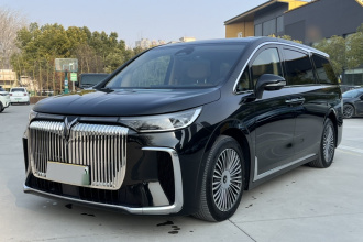 岚图汽车 岚图梦想家 2025款 PHEV 四驱尊贵鲲鹏版