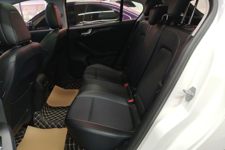 福特 福克斯 2021款 两厢 EcoBoost 180 自动锋潮型中控内饰7004