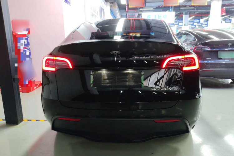 特斯拉 Model Y 2021款 标准续航后驱版车身外观6