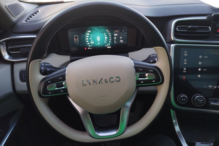 领克01 2017款 2.0T 两驱耀Pro版中控内饰13