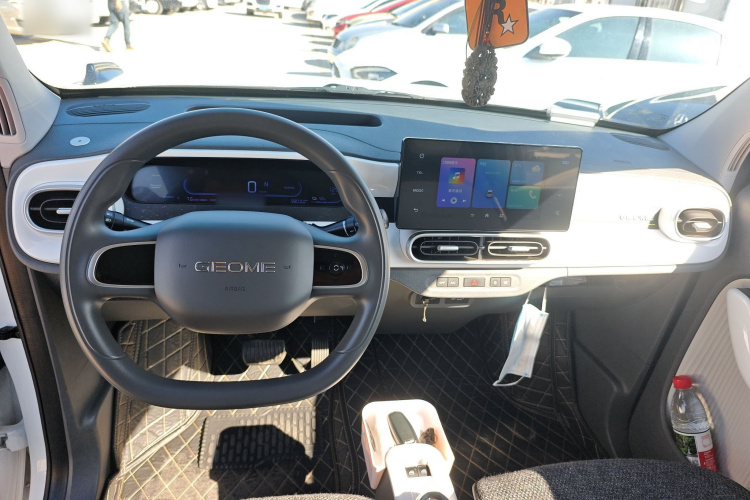 吉利银河 2025款 210km 熊猫卡丁中控内饰7002