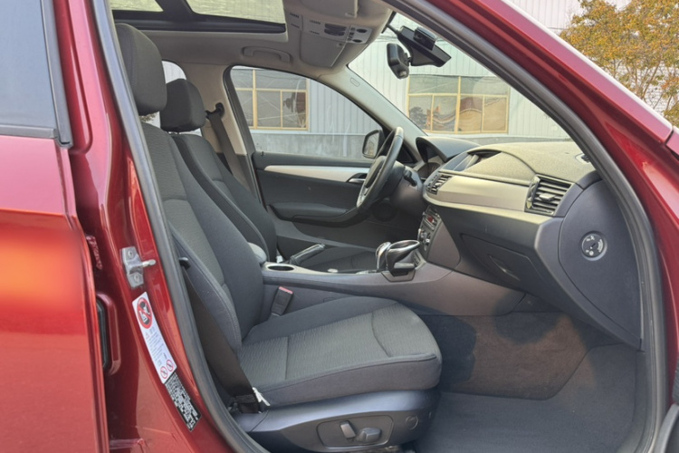 宝马X1 2014款 sDrive18i 时尚型中控内饰7001