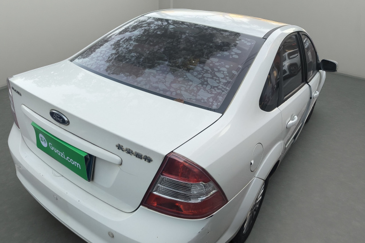 福特 福克斯 2013款 三厢经典 1.8L 自动时尚型车身外观7