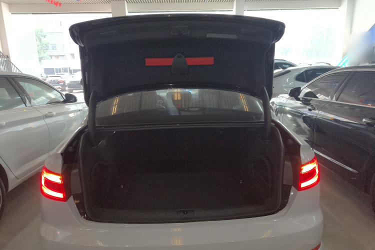 奥迪A4L 2019款 40 TFSI 时尚型 国V局部细节23