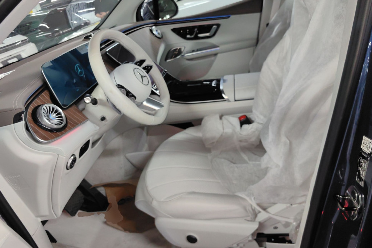 奔驰EQE SUV 2023款 350 4MATIC 先锋版中控内饰19