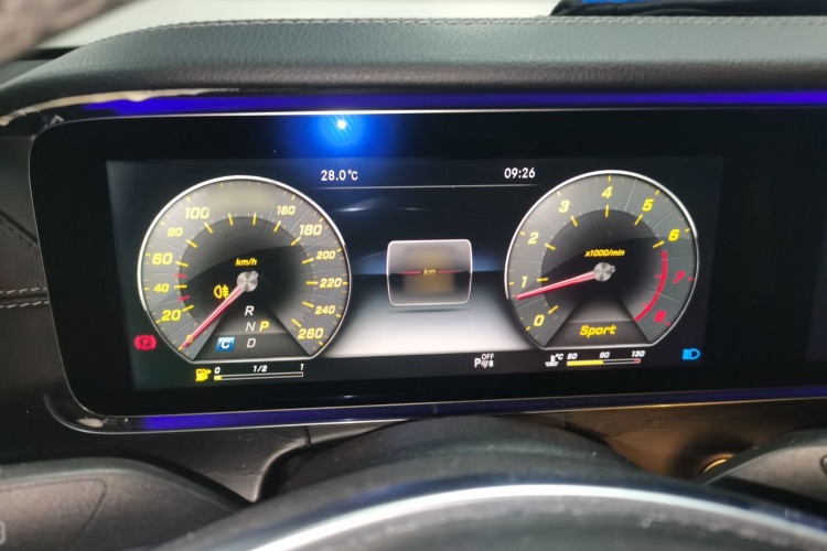 奔驰E级 2017款 E 300 L 运动豪华型局部细节14