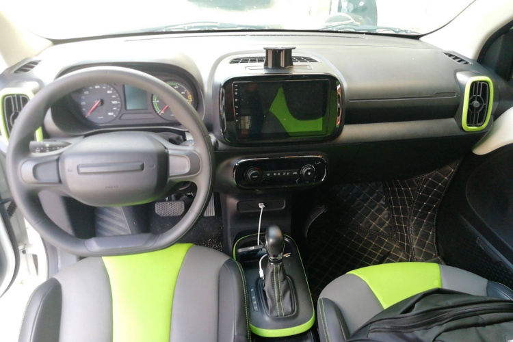 荣威 科莱威CLEVER 2021款 302km新四座超能版中控内饰12