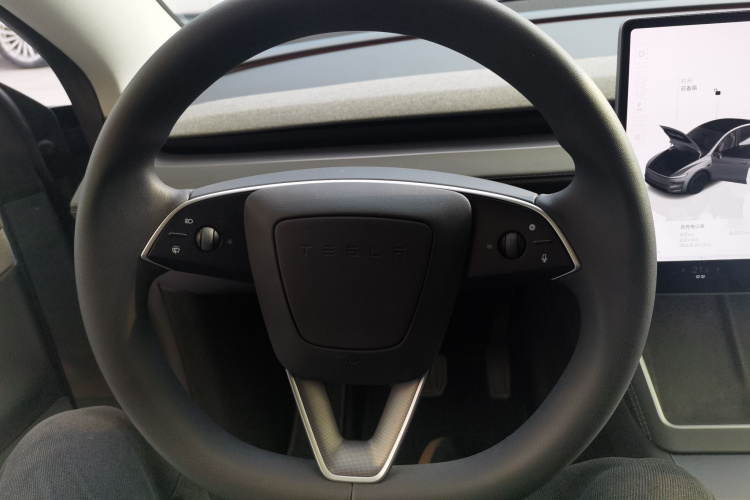 特斯拉 Model Y 2025款 后轮驱动 首发版中控内饰13