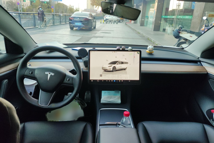 特斯拉 Model 3 2022款 后轮驱动版中控内饰12