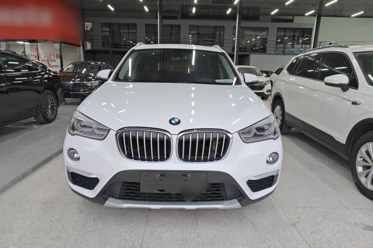 宝马X1 2019款 sDrive18Li 尊享型车身外观2