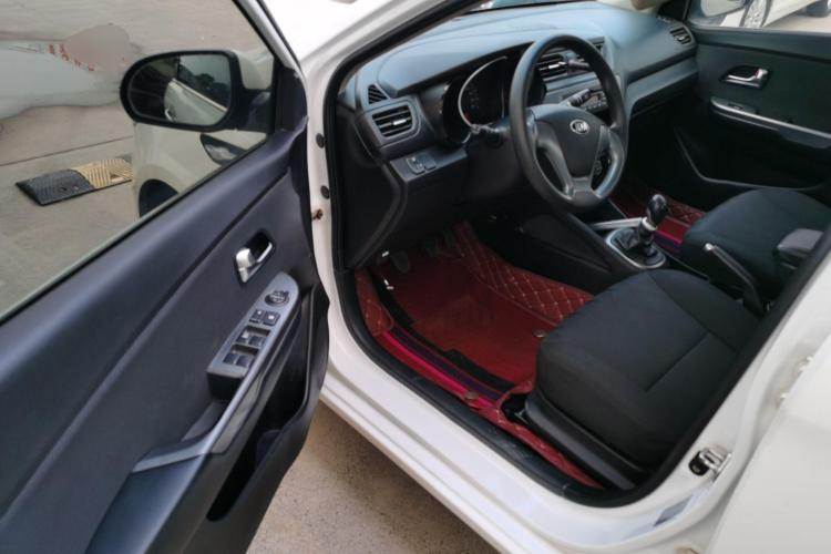 起亚K2 2015款 三厢 1.4L MT GLS中控内饰7003