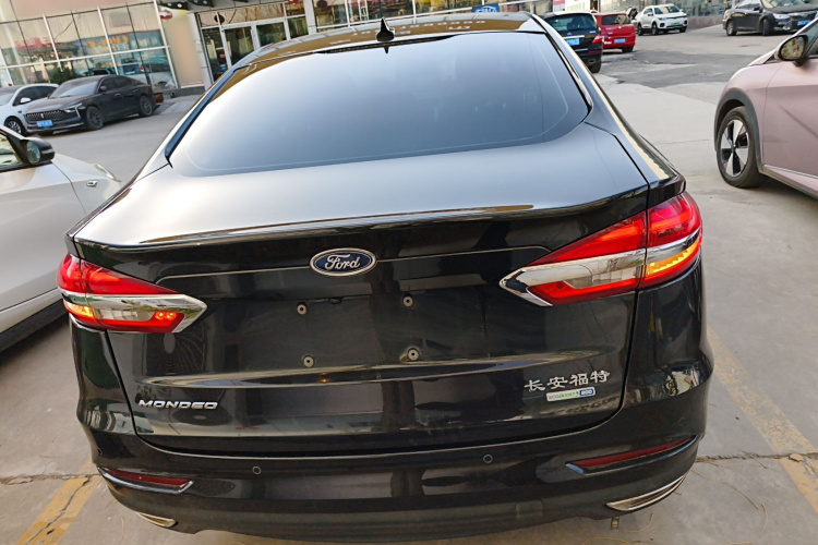 福特 蒙迪欧 2020款 EcoBoost 200 时尚型车身外观6