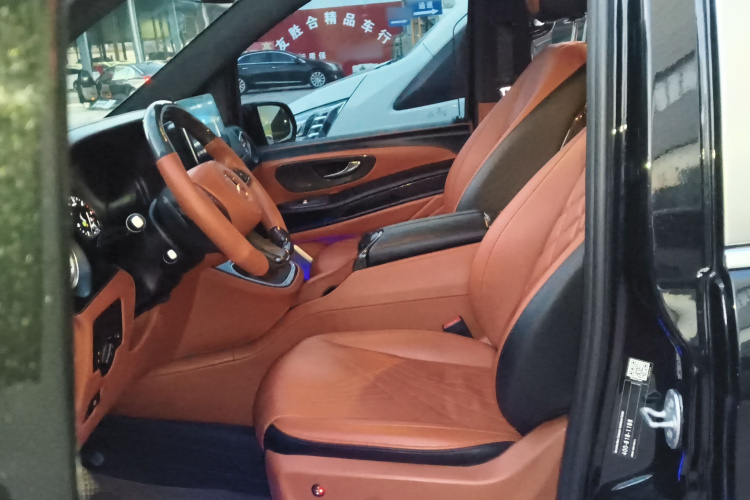 奔驰 威霆 2021款 2.0T 精英版 7座中控内饰19