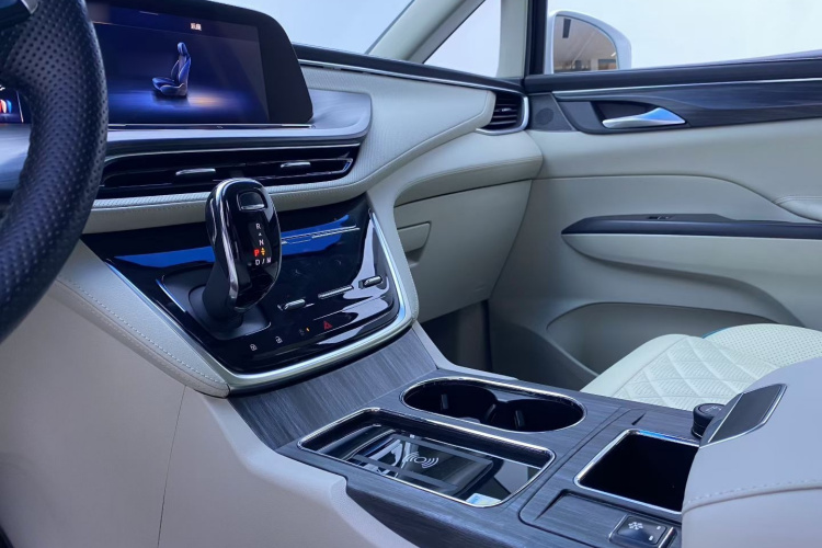 别克GL8 2023款 ES陆尊 舒适型中控内饰7003