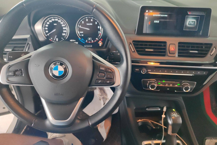 宝马1系 2019款 118i 时尚型中控内饰12