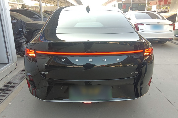 小鹏P5 2021款 550E车身外观6