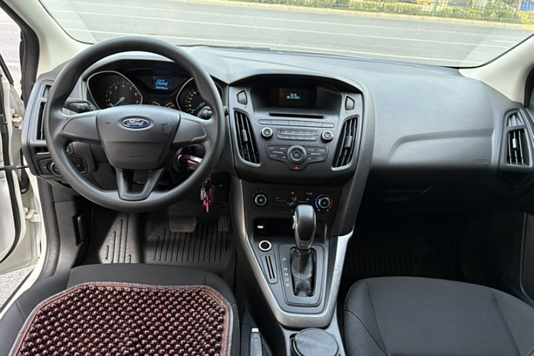 福特 福克斯 2015款 两厢 1.6L 自动舒适型中控内饰7005