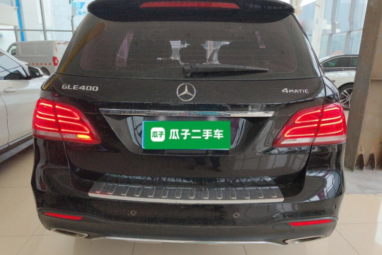 奔驰GLE 2018款 GLE 320 4MATIC 动感型臻藏版车身外观6