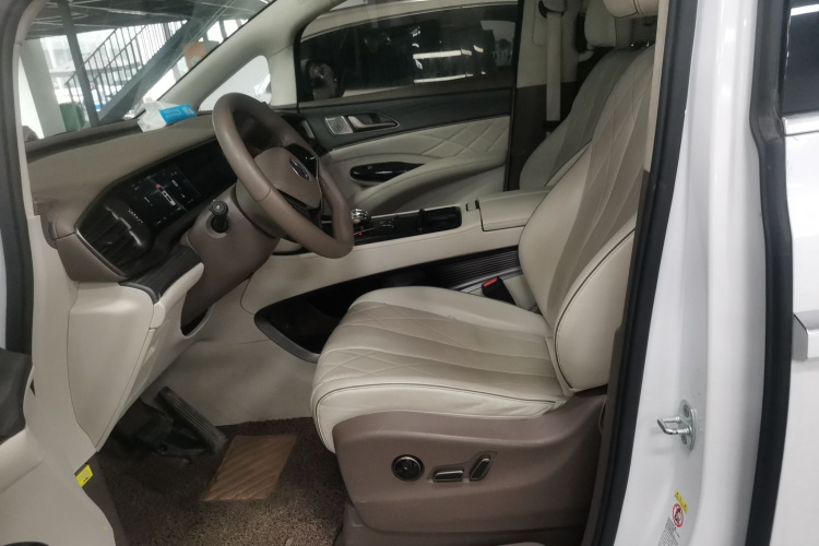 腾势D9 2022款 DM-i 970 四驱旗舰型中控内饰19