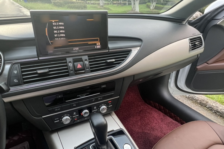 奥迪A7 2017款 35 TFSI 时尚型中控内饰7011