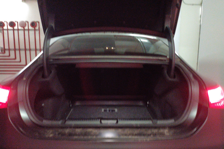 奔驰EQE AMG 2023款 AMG EQE 53 4MATIC+机舱底盘23