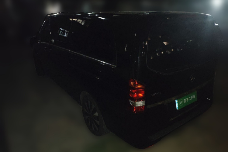 奔驰 威霆 2023款 2.0T 商务版 7座车身外观5