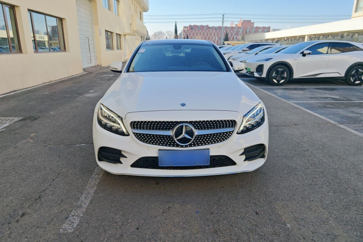 奔驰C级 2021款 C 260 L 运动版车身外观2