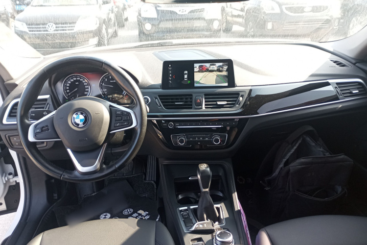 宝马1系 2019款 118i 时尚型中控内饰12