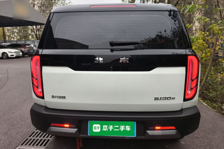 北京越野 北京BJ30 2024款 1.5T 魔核电驱进阶版车身外观6